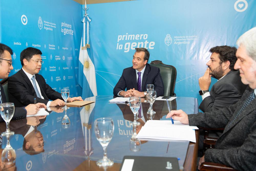 Zou Xiaoli y Martín Soria. (Foto: Argentina.gob.ar)