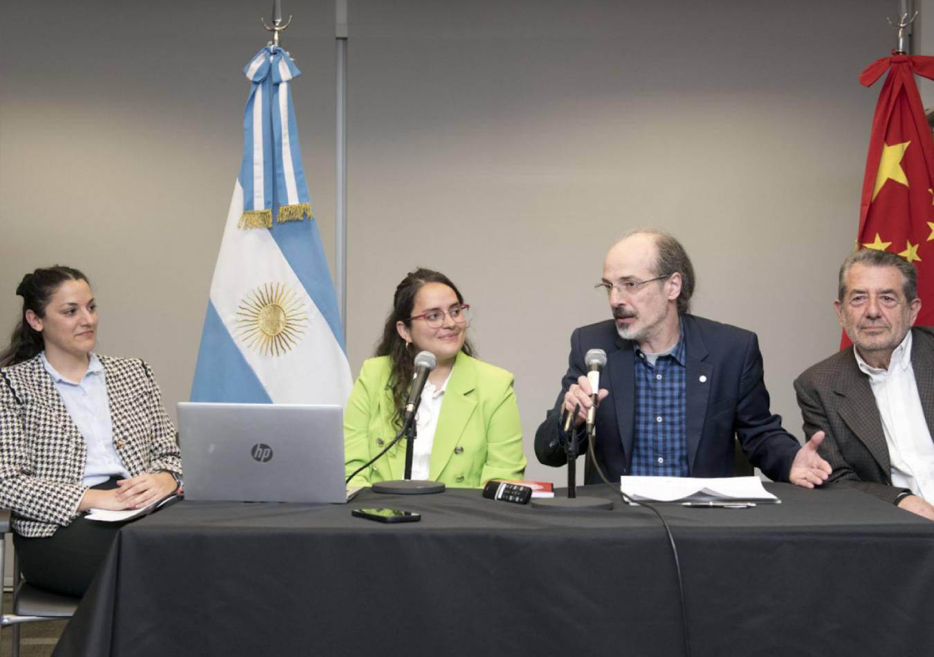 Presentan el libro “Argentina-China. Cincuenta años de Relaciones Diplomáticas. Cooperación, Desarrollo y Futuro”. (Foto: Argentina.gob.ar)