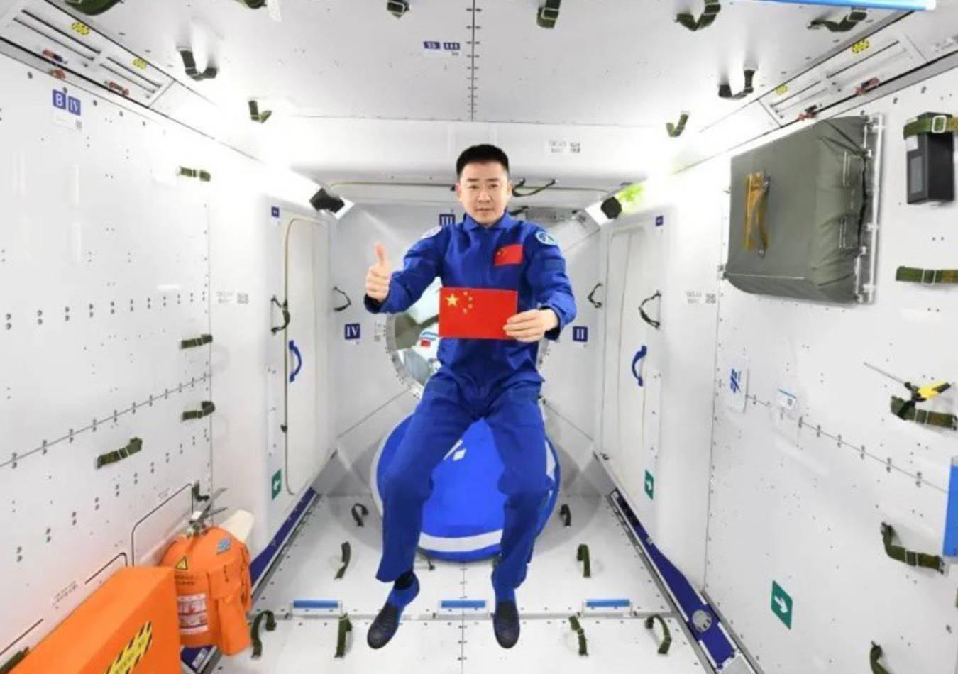 R Cord En El Espacio Un Astronauta Chino Super Los D As En Rbita