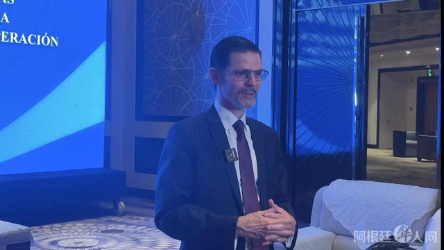 Sabino Vaca Narvaja busca aumentar la cooperación con Sichuan y el oeste de China (Foto: Argchina.org) Sabino Vaca Narvaja busca aumentar la cooperación con Sichuan y el oeste de China (Foto: Argchina.org)