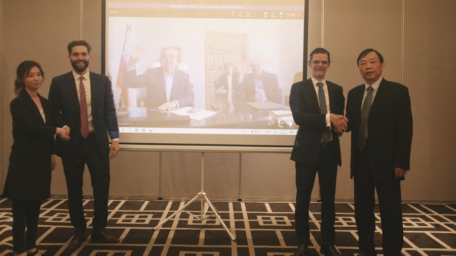 Acuerdo entre empresa china y Catamarca (Foto: Télam) 