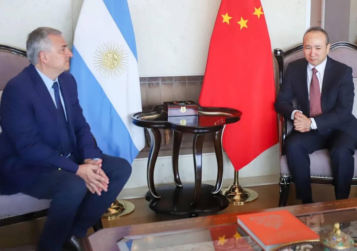 Gerardo Morales se reunió con el nuevo embajador de China en Argentina, Wang Wei. (Foto: Prensa Jujuy)