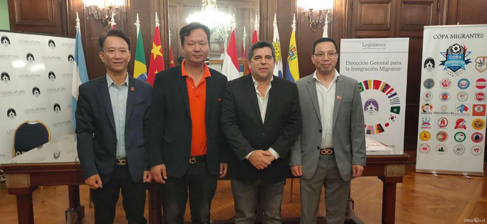 Ceremonia de entrega de premios de la Liga de Fútbol "Copa Migrantes Unidos" (Foto: argchina.com)