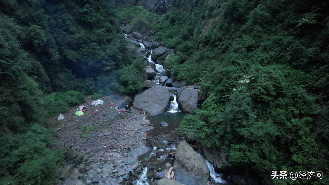 f704281e6978413d870be8f45b18c8e0