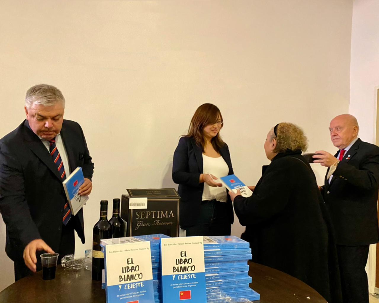 El Libro Blanco y Celeste