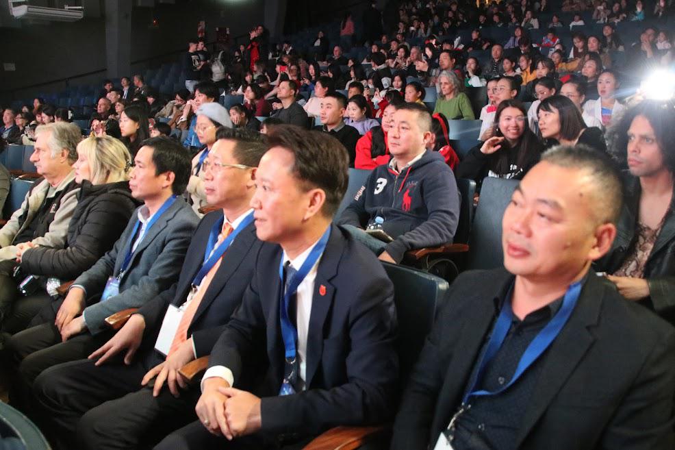 El concurso de canto en idioma chino “Copa Cubo de Agua” convocó a cientos de personas en en Belgrano. (Foto: argchina.com)