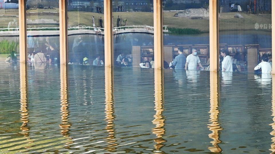 libreria acuatica - CGTN 2