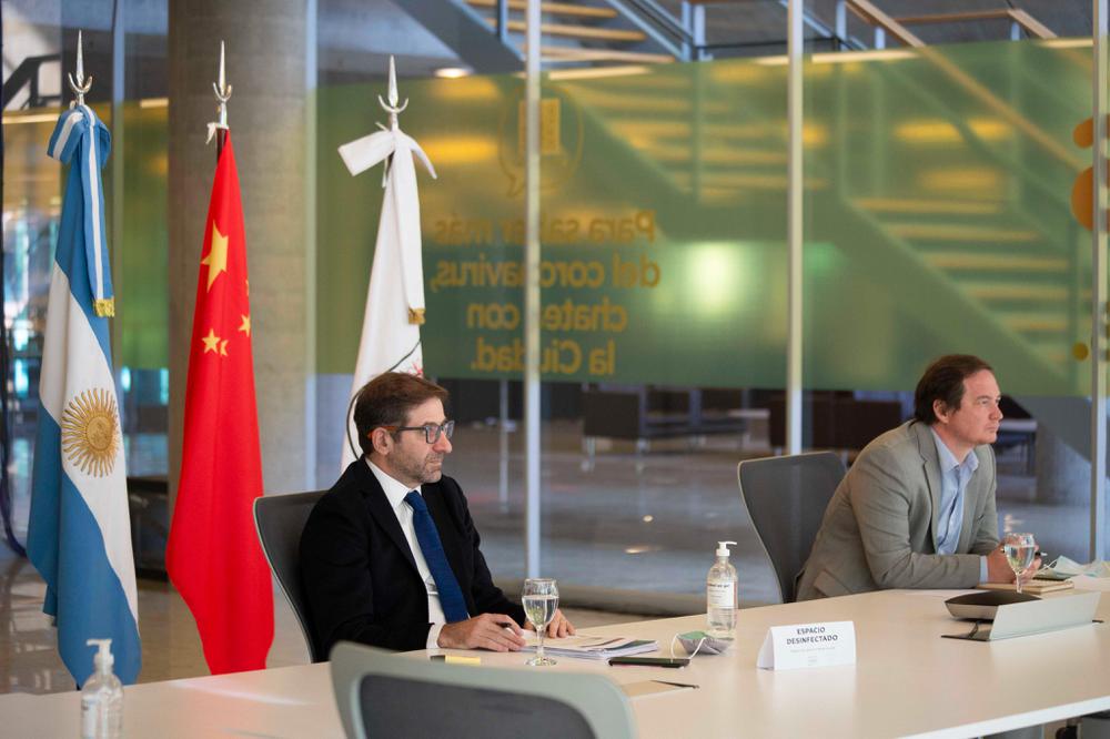 Zou Xiaoli y Fernando Straface - Foto Twitter BA Internacional 2