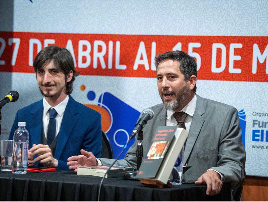 Presentan en la Feria del Libro la obra "Argentina, China y el mundo (1945-2022)".