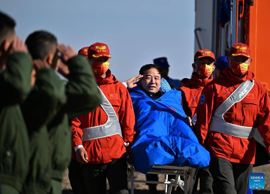 Los astronautas chinos de la misión Shenzhou-16 regresaron con éxito a la Tierra. (Foto: Xinhua)