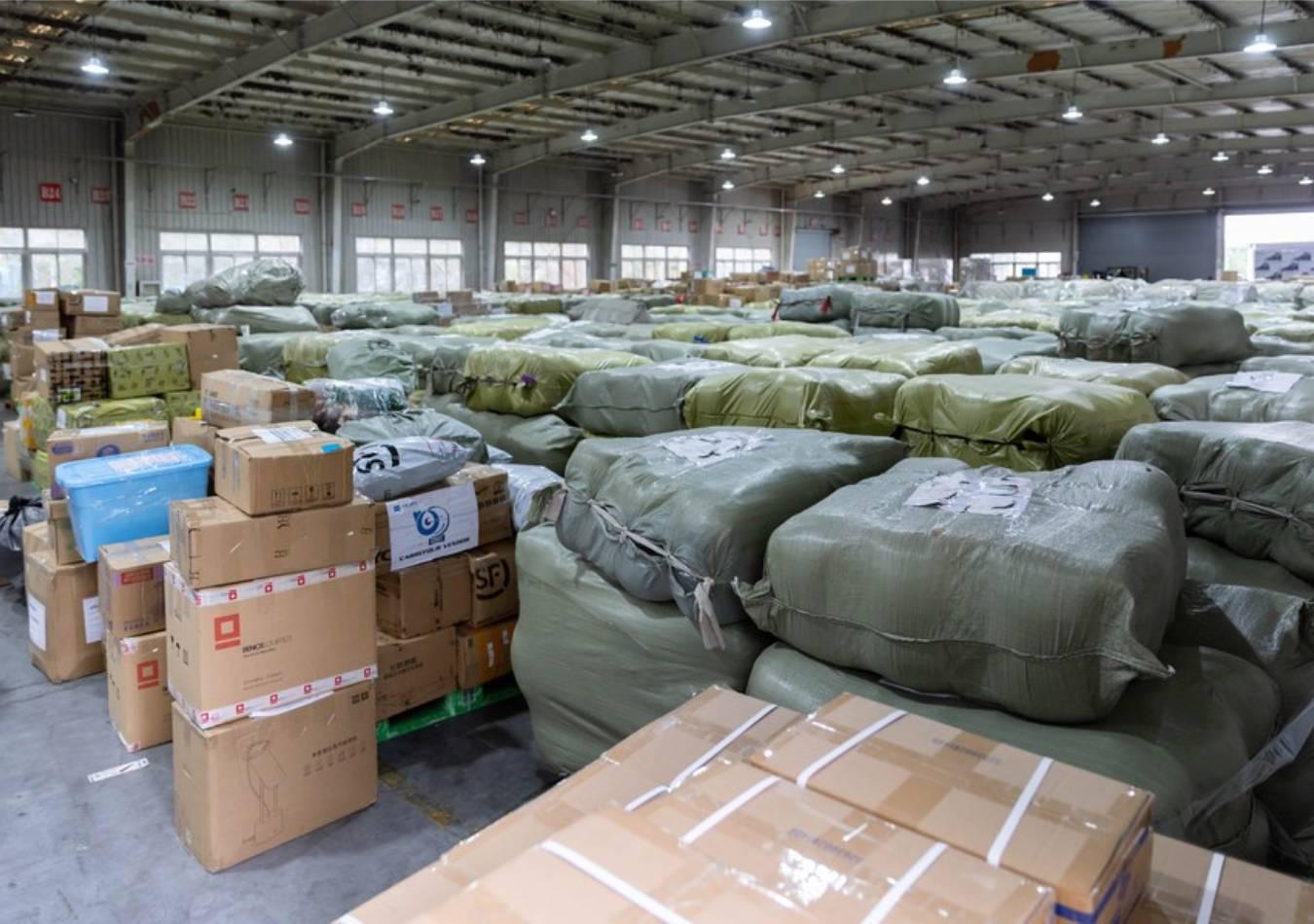 Primer lote de ayuda de emergencia china llega a Turquía. (Xinhua/Wang Xiang)