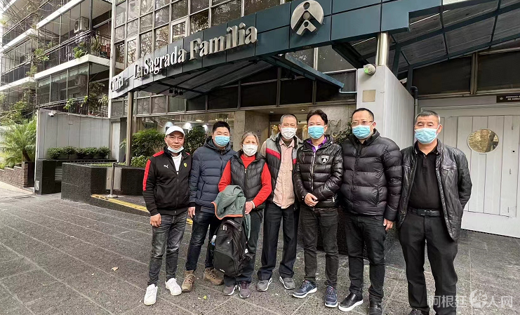 Piden donaciones para hombre de la comunidad china internado en la Clínica Sagrada Familia. 