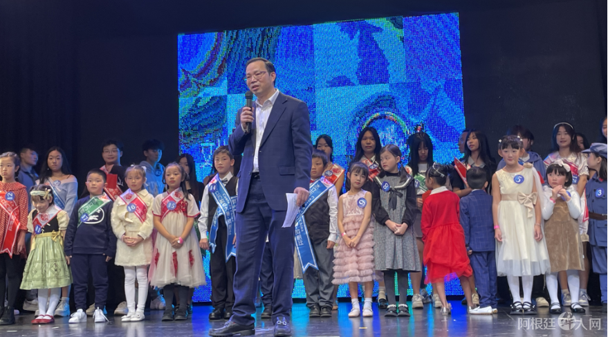 “Copa Cubo de Agua”: comenzó el concurso de canto en chino en el Teatro Astros “Copa Cubo de Agua”: comenzó el concurso de canto en chino en el Teatro Astros