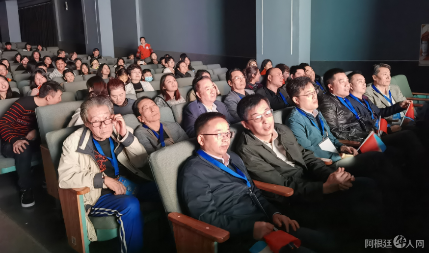 “Copa Cubo de Agua”: comenzó el concurso de canto en chino en el Teatro Astros “Copa Cubo de Agua”: comenzó el concurso de canto en chino en el Teatro Astros