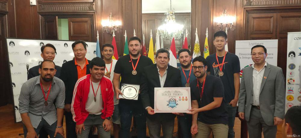 Ceremonia de entrega de premios de la Liga de Fútbol "Copa Migrantes Unidos" (Foto: argchina.com)