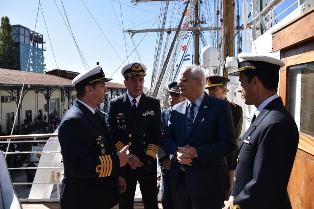 lectura_de_la_orden_de_zarpada_fragata_libertad_5