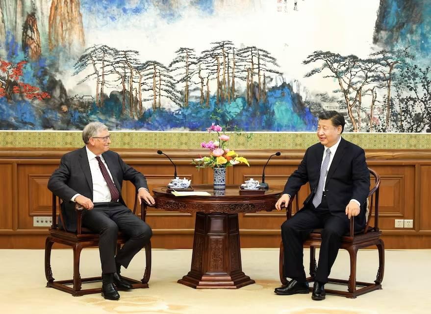 Bill Gates y Xi Jinping en Beijing. (Foto:Yin Bogu/Xinhua)