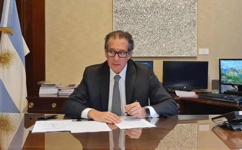 Miguel Pesce firmó el acuerdo con el BPC