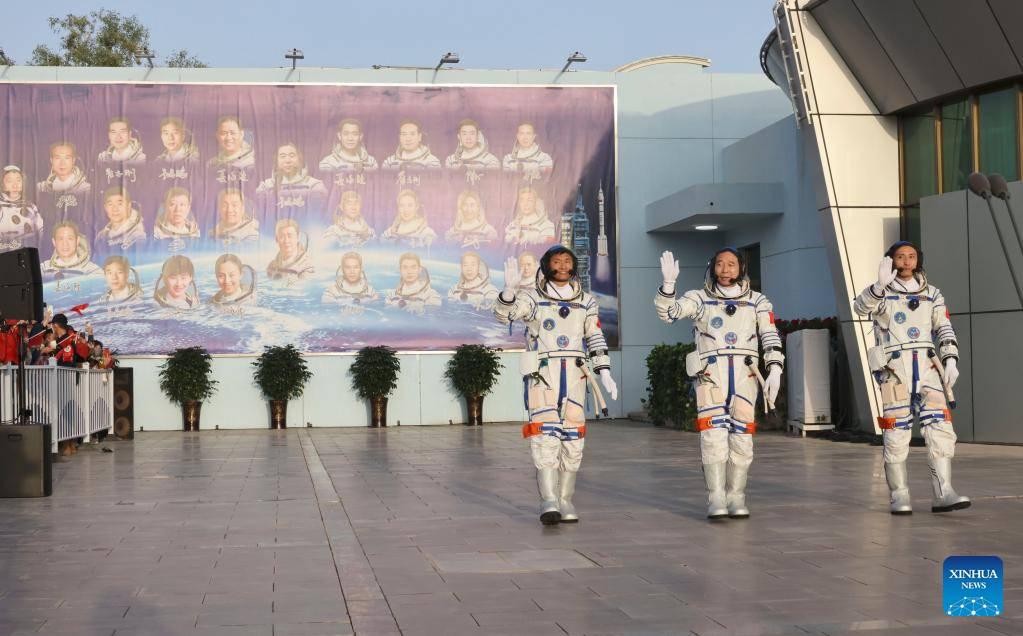 China lanzó una misión tripulada al espacio: por primera vez, uno de los astronautas es un civil. (Foto Xinhua)