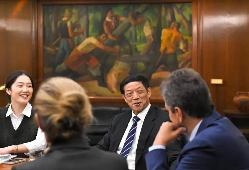 La compañía china Gezhoba invierte 500 millones de dólares para las represas de Santa Cruz. (Foto: Ministerio de Economía)