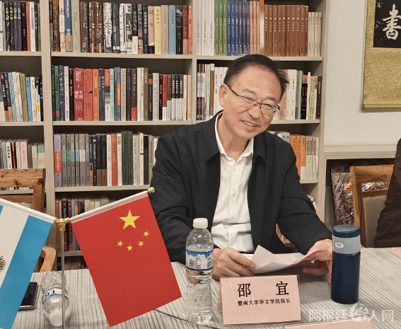 Delegados de la Universidad de Jinan promueven la enseñanza del idioma chino. (Foto: argchina.com)