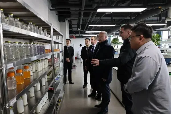 accastello-eduardo-en-china