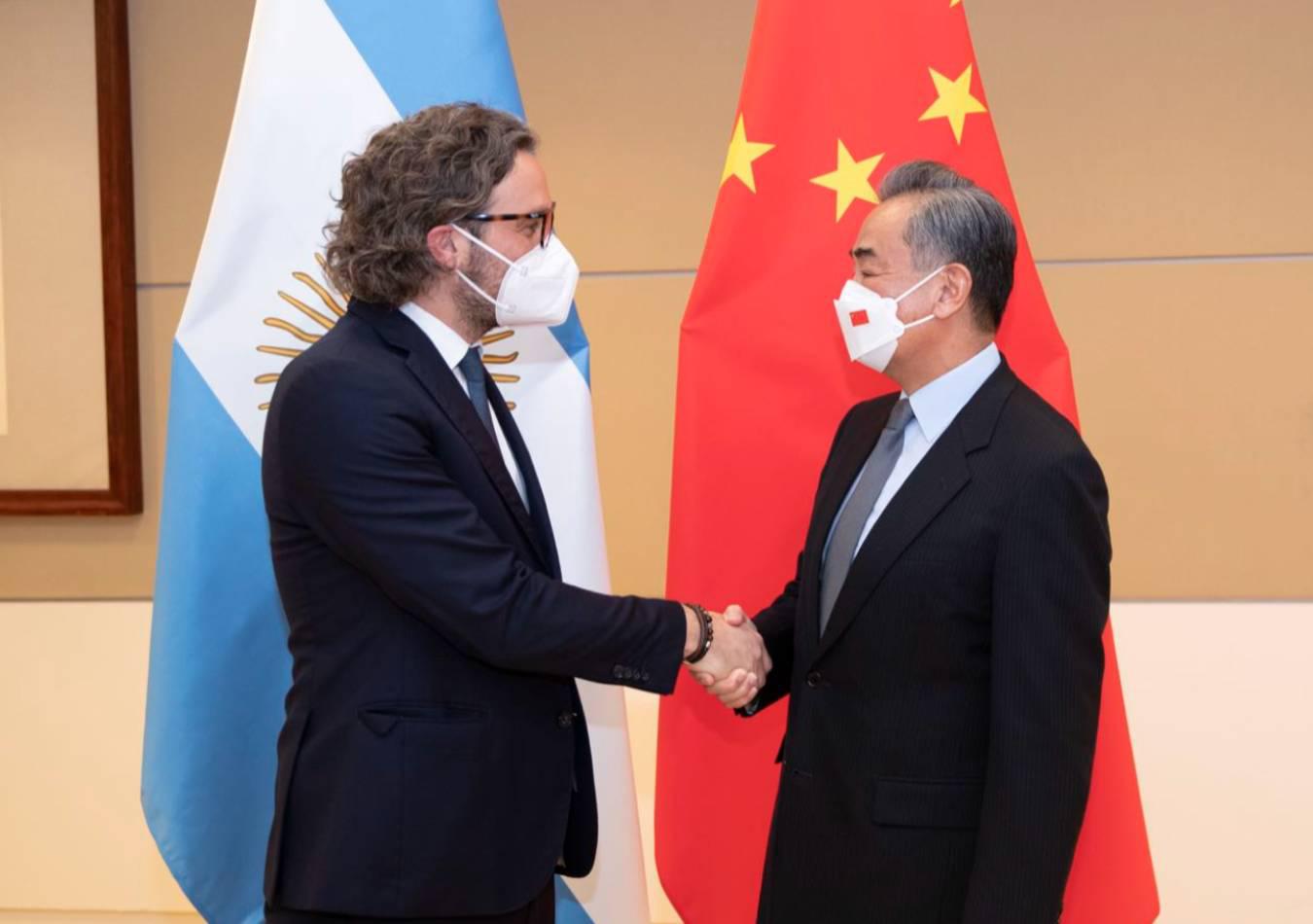 Wang Yi y Santiago Cafiero se reunieron en Nueva York (Foto: CGTN)