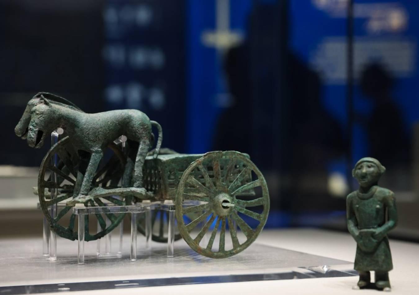 artículos de bronce desenterrados del sitio de las ruinas de Laolongtou (Foto: Xinhua)