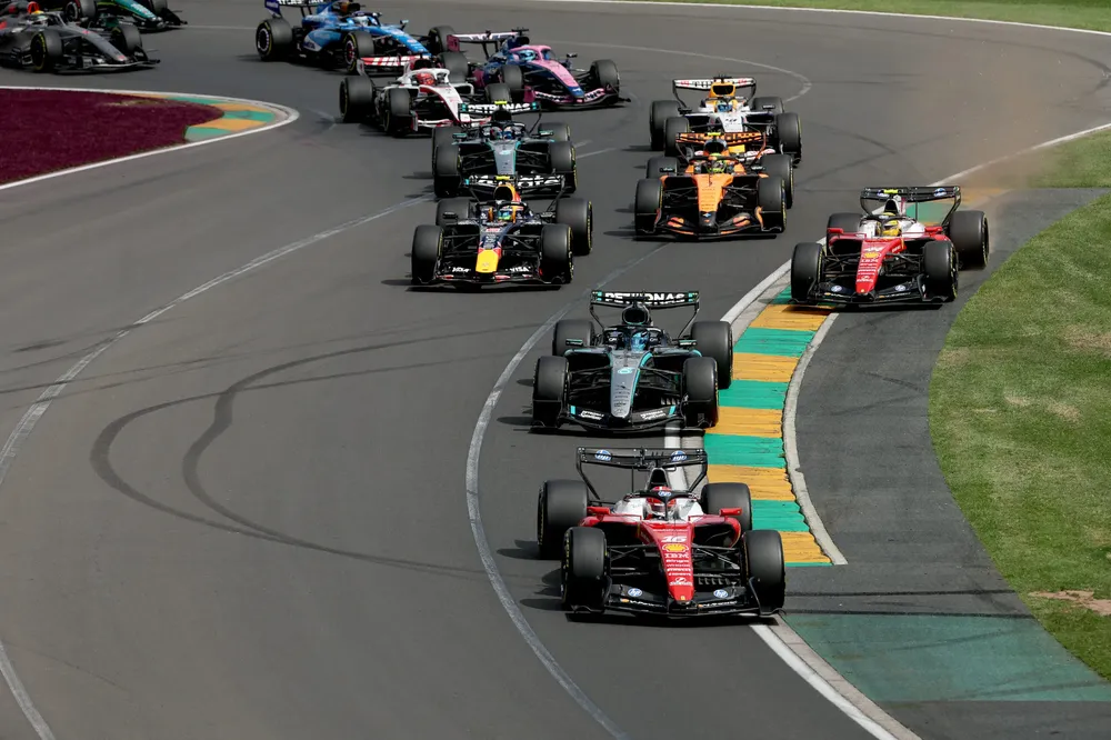 BYD-pode-entrar-na-Formula-1-para-turbinar-presenca-global-scaled