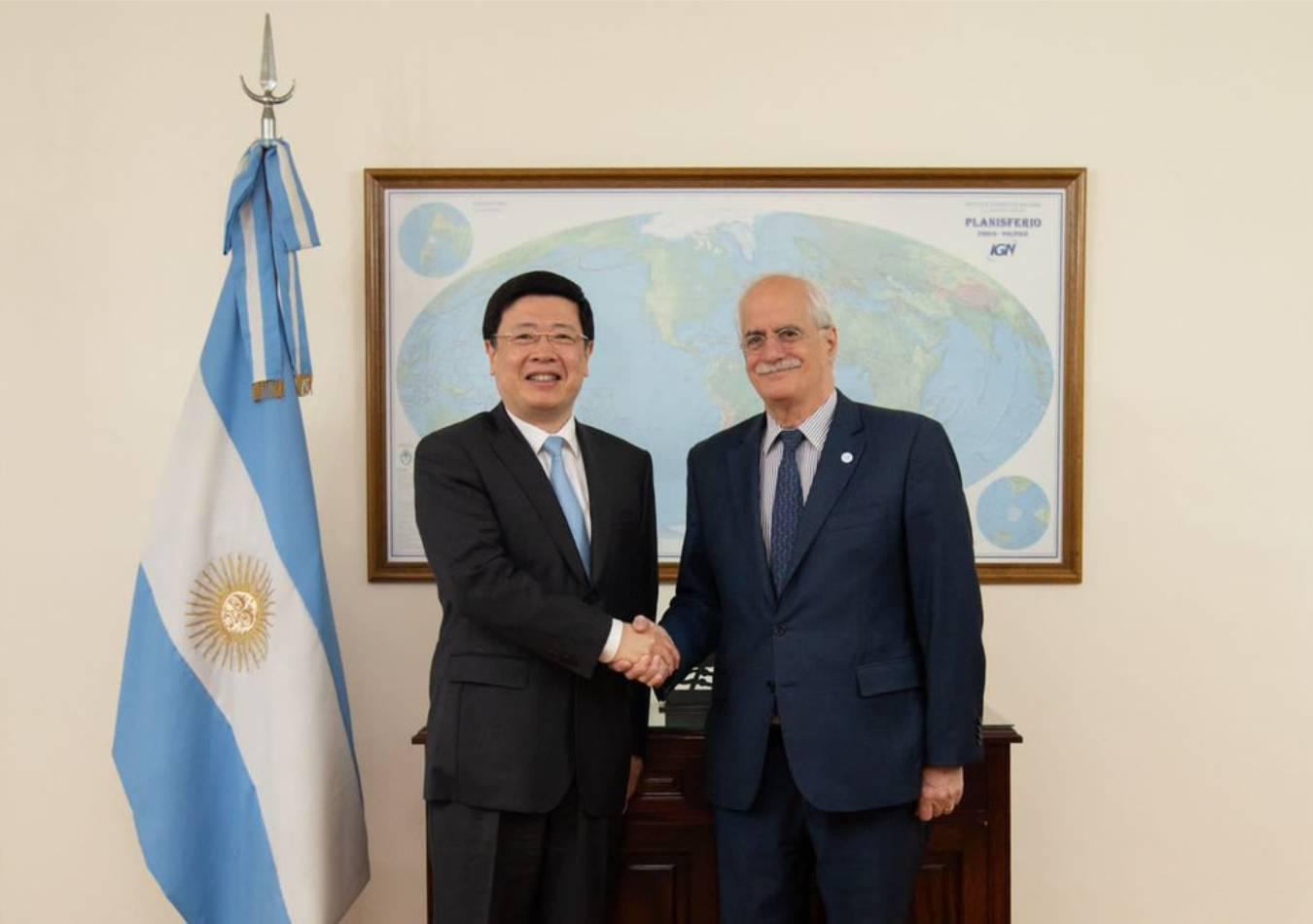 Zou Xiaoli y Jorge Taiana (Foto: Twitter/@JorgeTaiana)