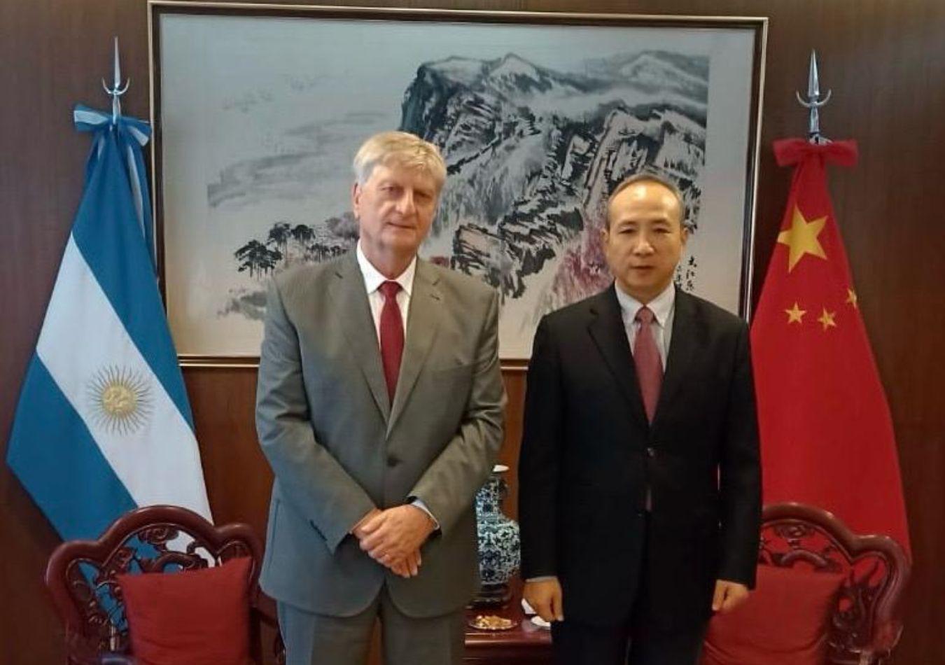 Gobernador de la Pampa y embajador chino. (Foto: Instagram/sergio_ziliotto)