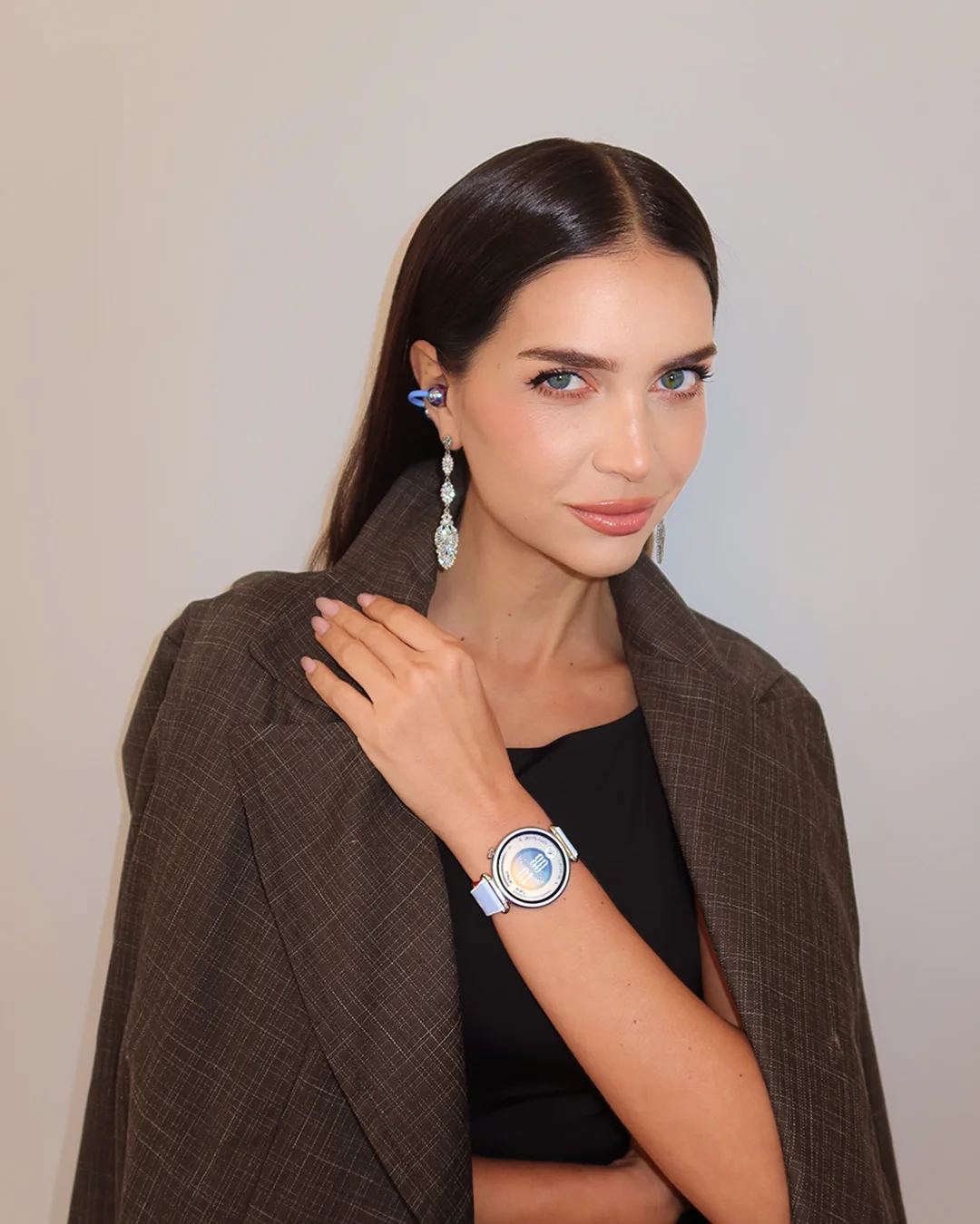 Un diseño que combina perfecto con tu estilo y el de @zaira.nara robandose todas las miradas. ⌚