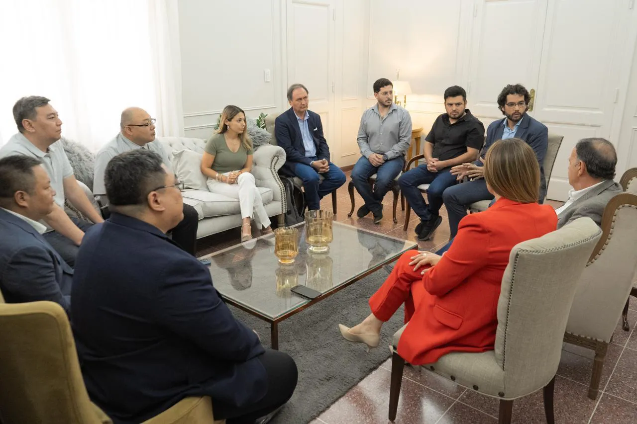 Firman-convenio-de-cooperacion-entre-La-Rioja-y-una-empresa-estatal-china