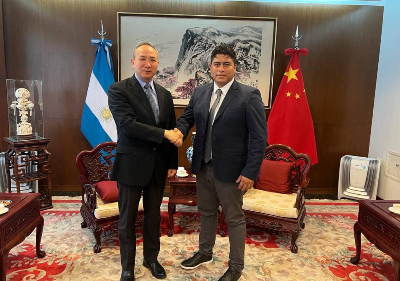 El embajador chino se reunió con el gobernador electo de Santa Cruz. (Foto: Prensa)