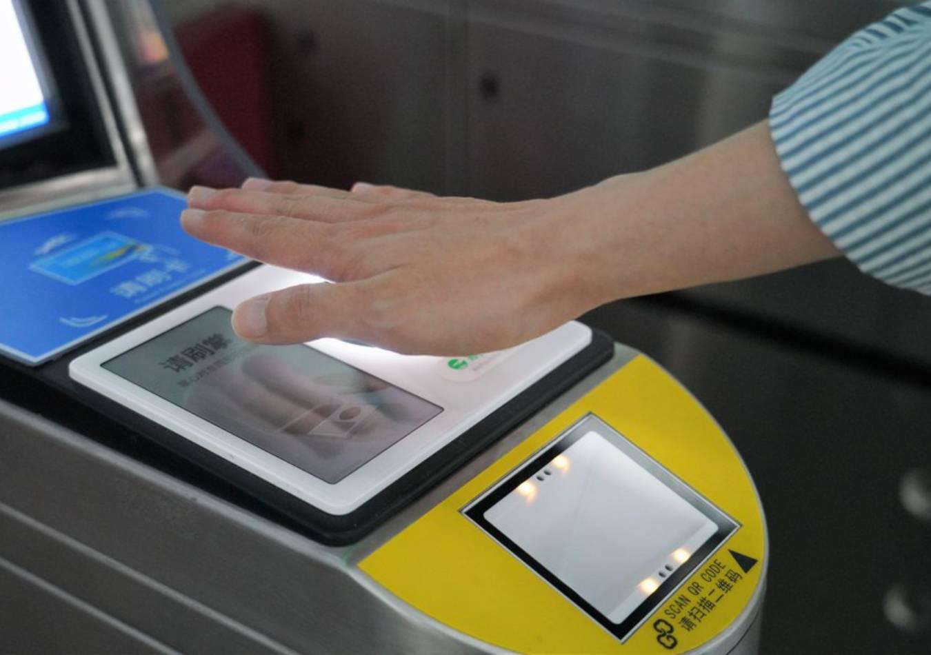 Sin tarjeta ni QR: el metro de Beijing ya se puede pagar con la palma de la mano. (Foto: Xinhua)