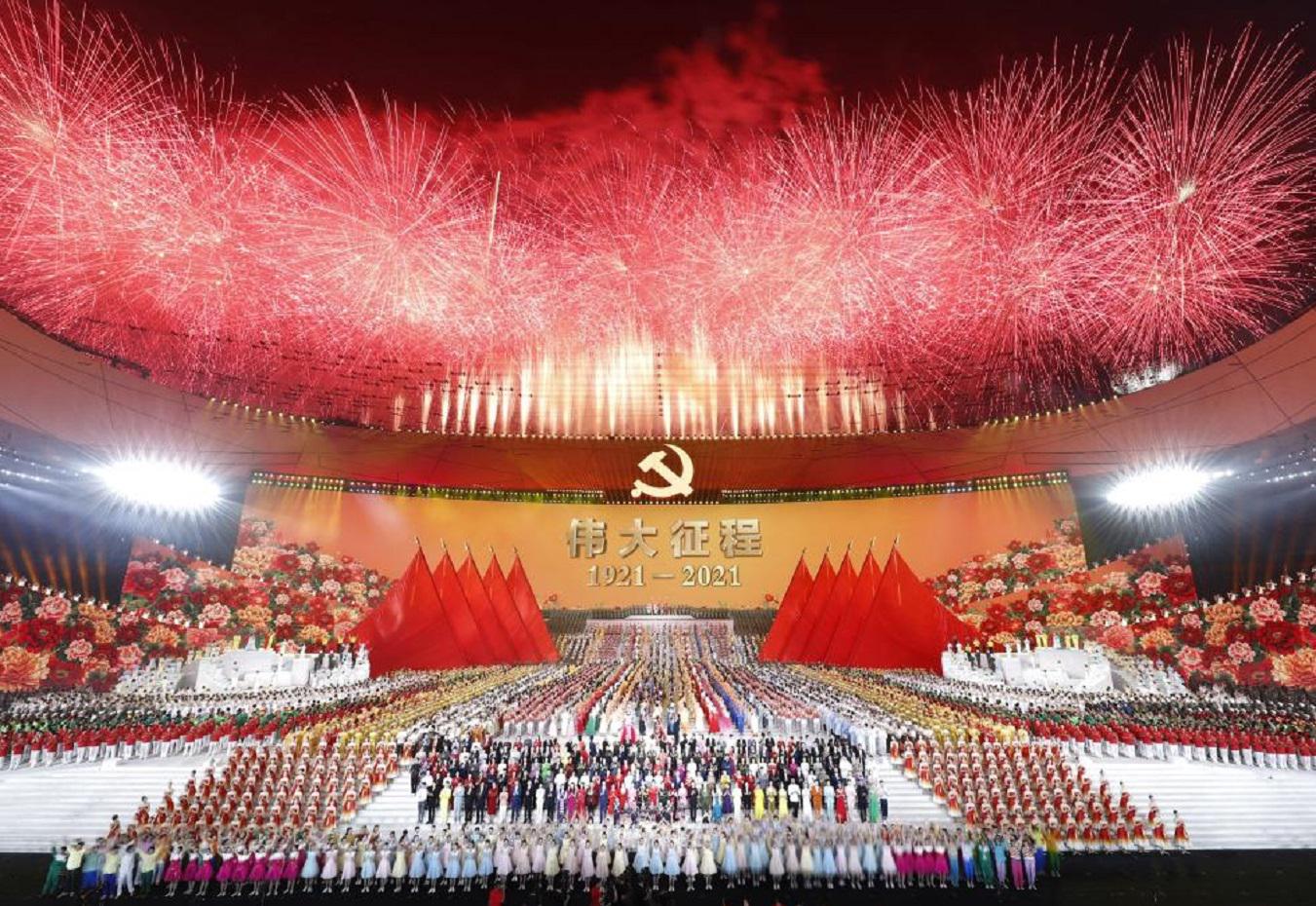 Se celebró con un show artístico el centenario del Partido Comunista de  China en Beijing