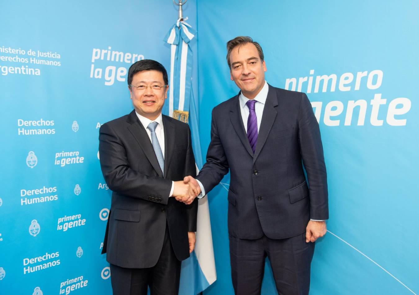 Zou Xiaoli y Martín Soria. (Foto: Argentina.gob.ar)