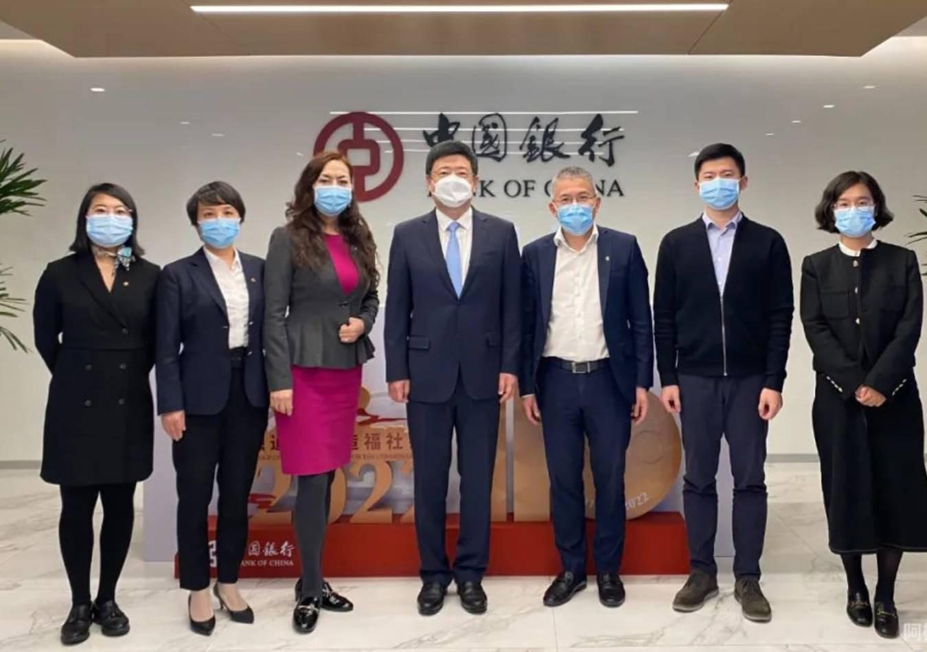 El embajador Zou Xiaoli visitó la sede del Banco de China en Buenos Aires