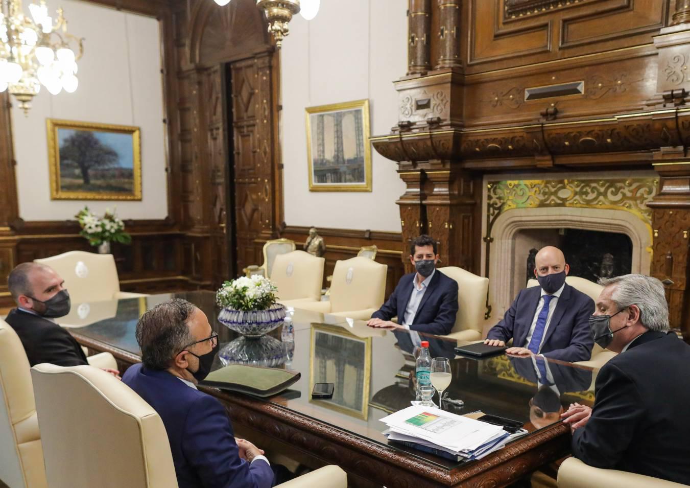 Alberto Fernandez con directivos (1)