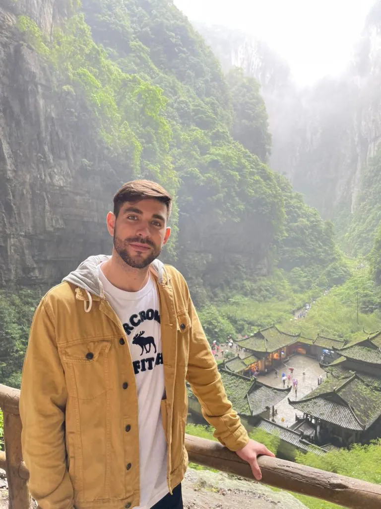 62499dd8-f62f-46a2-8031-a390e35e840d-768x1024