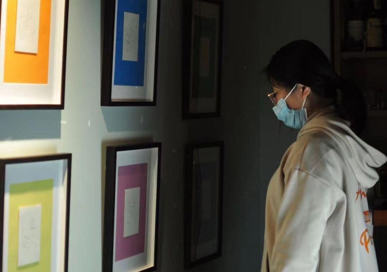 Exposición de argentina - Fernanda Laguna (Foto: Instagram/milgotaslibros)