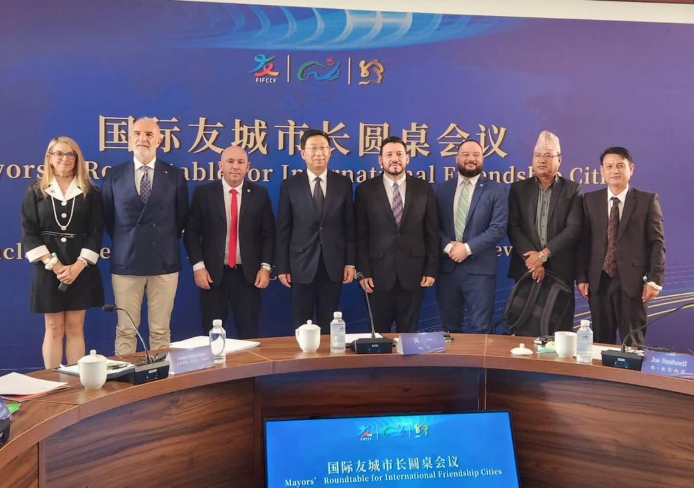 El intendente de Puerto Madryn participa en China del Encuentro Internacional de Ciudades Amigas de Fuzhou (Foto: Twitter Gustavo Sastre)