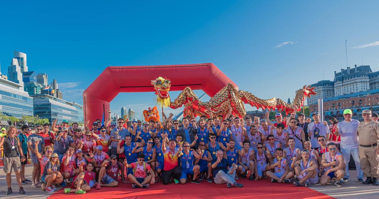 Fin de competencia carrera botes de dragon