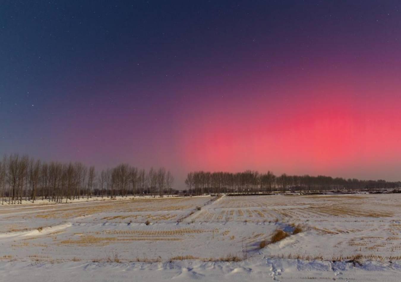 La aurora boreal ilumina el cielo en Jiamusi, provincia de Heilongjiang, noreste de China. (Foto: XInhua)