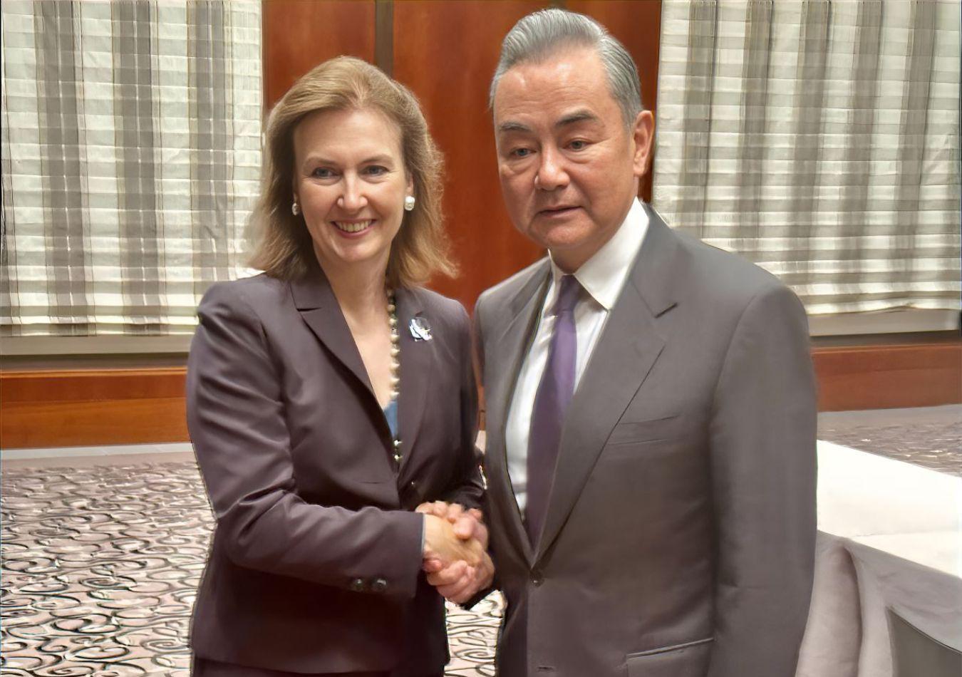 Diana Mondino y Wang Yi (Foto: Cancillería Argentina)