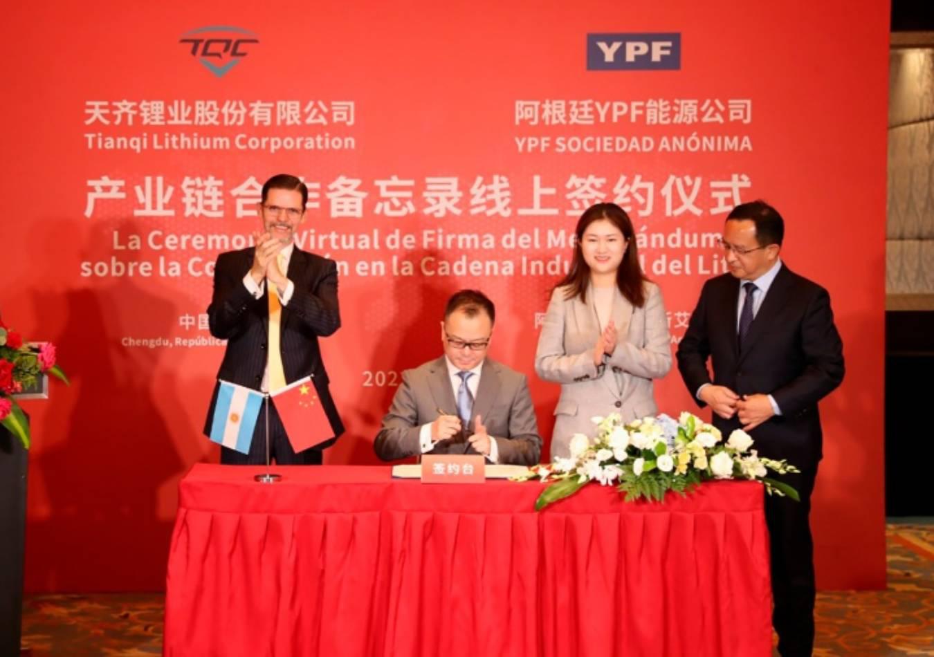 Una empresa china acordó invertir junto a YPF en exploración e industrialización de litio. (Foto: Prensa Embajada)