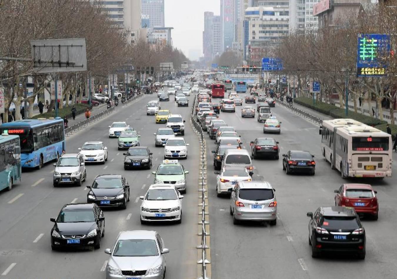 Autos y tráfico en China (Foto: Xinhua)