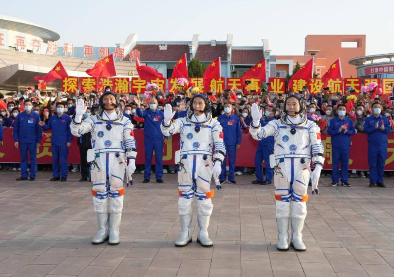 China lanzó una misión tripulada al espacio: por primera vez, uno de los astronautas es un civil. (Foto Xinhua)