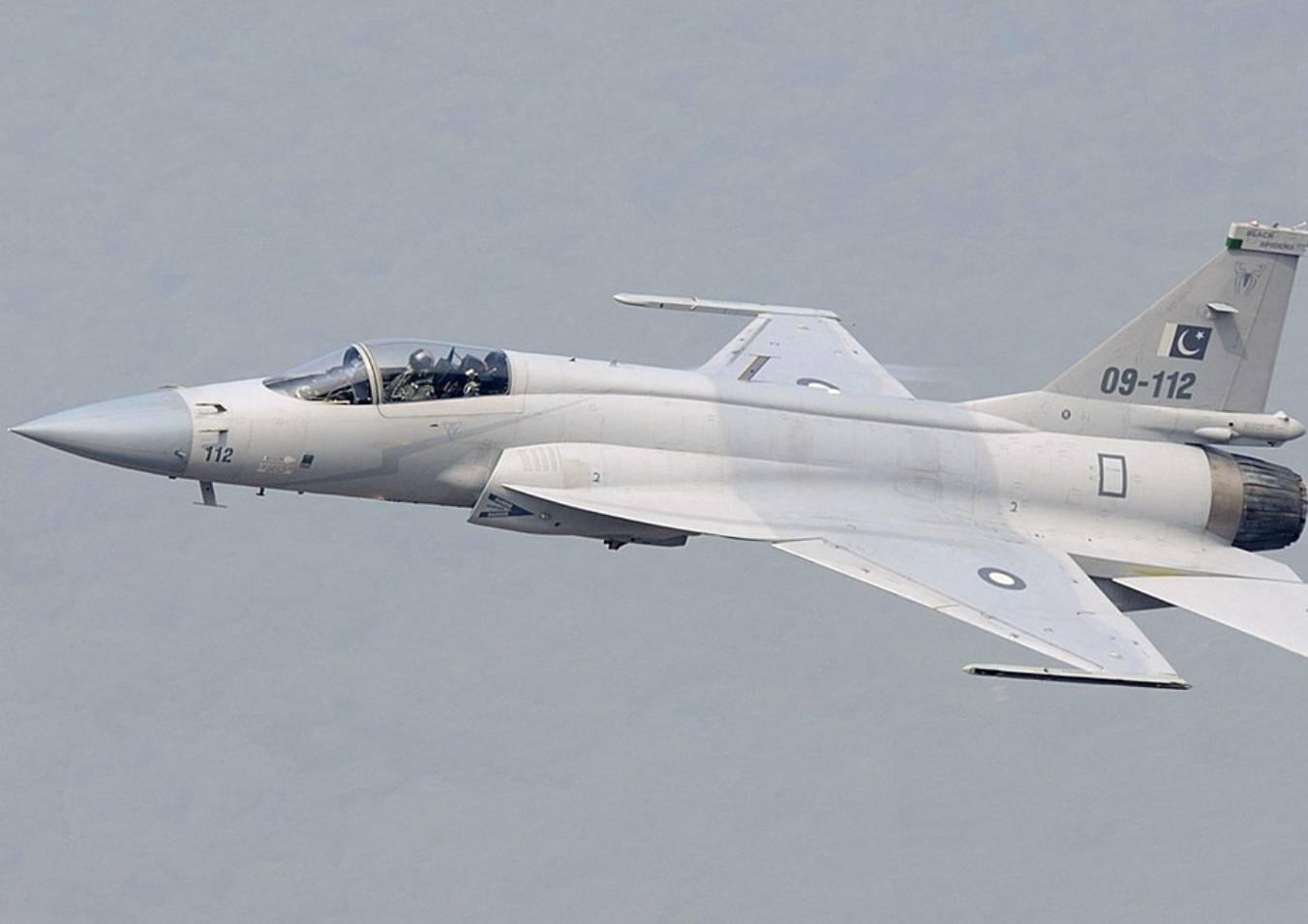 1024px-Pakistan_JF-17_(modified) (1)