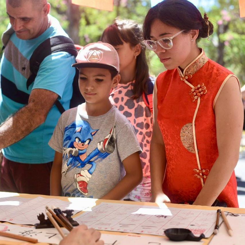 Año+Nuevo+Chino+2024Festejo+multitudinario+que+se+realiza+desde+hace+unos+años+en+el+Paseo+del+Bosque++Dragones,+danzas+y+comidas+típicas,+exhibiciones+de+artes+marciales+y+una+variedad+de+actividades+gratui (2)